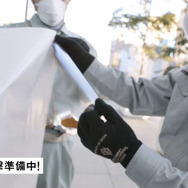 ザク、東京に立つ！？ 「シャア専用ザク」がビルを急襲する実写映像が公開