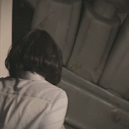 ザク、東京に立つ！？ 「シャア専用ザク」がビルを急襲する実写映像が公開