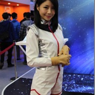 【台北ゲームショウ2015】まずは美人揃いのコンパニオンさんを紹介します！『ゴッドイーター』『FF零式』など