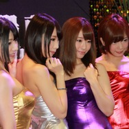 【台北ゲームショウ2015】紗倉まな、上原亜衣、有村千佳、初美沙希の4人が『龍が如く』ブースに登場し台湾男子たち大興奮