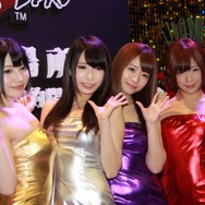 【台北ゲームショウ2015】紗倉まな、上原亜衣、有村千佳、初美沙希の4人が『龍が如く』ブースに登場し台湾男子たち大興奮