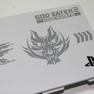 ブラッドと3つのエンブレムが