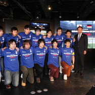 岡田監督率いる「ウイイレ日本代表」が世界王者に挑む！エキシビジョンマッチ会場レポート