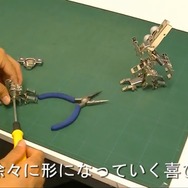 フルメタルなロボ型スマホスタンド「部品戦記」第二弾ボルトギア発売！近日中に第3弾も登場