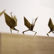 俺の知ってる「折り鶴」と違う…ユニゾンからスピンまでこなす「折り鶴ダンス動画」から目が離せない