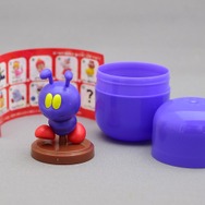 カプセルの中にフィギュア入