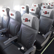 ヘッドレストカバーに「ロマ佐賀2」ロゴ