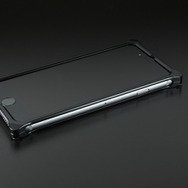 『バイオハザード』サムライエッジ「バリーモデル」の図柄を彫刻したiPhone6用ケース登場