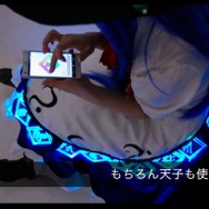 スマホと剣が連動する「コスプレ電飾衣装」とは…LEDや加速度センサーを内蔵し、アプリで調整可能