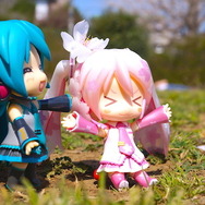 【フィグライフ！】第3回：近所の公園で桜が満開と聞いてミクさんとお散歩してきた