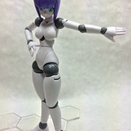 【日々気まぐレポ】第92回 ロボット新人類「ポリニアン」初の塗装済完成品、クローバちゃんで遊んでみた