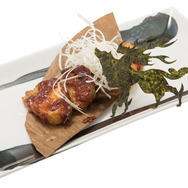 筆しらべ一閃～豚肉の味噌焼き朴葉のせ～