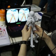 【超会議2015】これが未来のフィギュア観賞術か…動かし放題で覗き放題