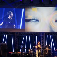 アイトラッキングで低負荷を実現したVRヘッドセット「FOVE」