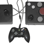 障害を持つ人でもゲームができる特製コントローラー