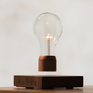 不思議なインテリア「浮遊する卓上ライト」がKickstartに登場