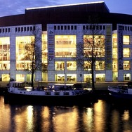 アムステルダムでの上演場所である「オランダ国立オペラ＆バレエシアター」