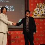 鈴木亮浩氏（右）