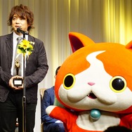 喜びのメッセージを伝える日野氏