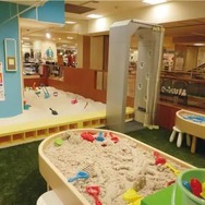 ナムコ・HARIO、家で使える砂場「suna・suna」を開発…水に浸さなくとも固まる