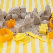 ナムコ・HARIO、家で使える砂場「suna・suna」を開発…水に浸さなくとも固まる