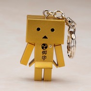 ダンボーが恋や学業を応援！お守りマスコット「omamori DANBOARD」11月発売