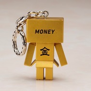 ダンボーが恋や学業を応援！お守りマスコット「omamori DANBOARD」11月発売