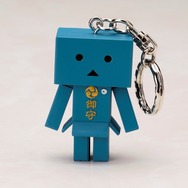 ダンボーが恋や学業を応援！お守りマスコット「omamori DANBOARD」11月発売