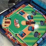 【おもちゃショー15】3割打てればガチで強打者。ハイレベルな「3D野球盤」がかつての少年達で大賑わい