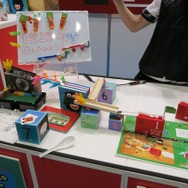 ハピネットブースでの「ピタゴラスイッチ1号」の実演