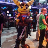 会場に出現したラチェット