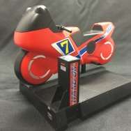 ハングオン筐体 [ライドオンタイプ]