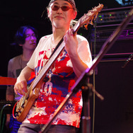 熟練のベースプレイでゲーマデリックをサウンド面でも引っ張ったATOMIC