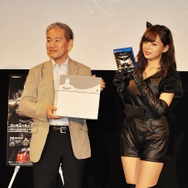 篠崎愛も究極の夏をマンキツ『バットマン：アーカム・ナイト』発売直前イベントを開催