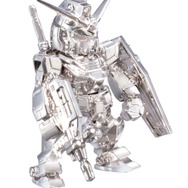 2,000万円の純金製「ガンダム」発売決定…銀製やプラチナカードも