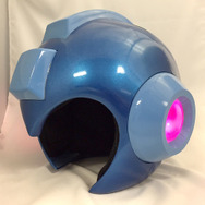 被れる「ロックマン ヘルメットレプリカ」の新たな写真公開、細部の仕様も明らかに