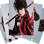 舞台「戦国BASARA vs Devil May Cry」衣装写真が公開！グッズラインナップも