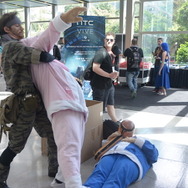 『MGS3』のスネークとアイスクライマー。スマブラの再現？