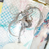 初音ミク新作フィギュア「オレンジブロッサム」「mebae」「ウィンターヒロイン」お披露目…「ねんどろいど 重音テト」も
