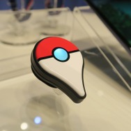 『Pokemon Go』と連携して楽しめる新デバイス「Pokemon Go Plus」を間近でチェック
