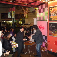 Wii『428』発売記念!総監督イシイジロウ氏のサイン会が渋谷GIGOで開催!シークレットライブも!