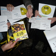 Wii『428』発売記念!総監督イシイジロウ氏のサイン会が渋谷GIGOで開催!シークレットライブも!