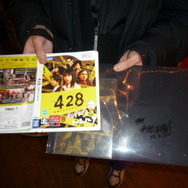 Wii『428』発売記念!総監督イシイジロウ氏のサイン会が渋谷GIGOで開催!シークレットライブも!