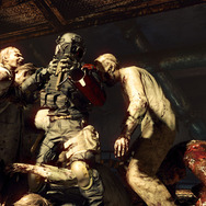 ゾンビの群れに襲われる