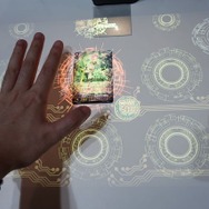 【TGS2015】この近未来感は熱いぞ…TCG『ヴァンガード』をプロジェクションマッピングで遊んでみた