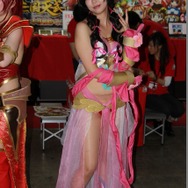 【TGS2015】熱気あふれる一般公開日初日、熱さを吹き飛ばしてくれる美女たちを紹介