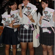 【TGS2015】熱気あふれる一般公開日初日、熱さを吹き飛ばしてくれる美女たちを紹介