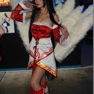 【TGS2015】熱気あふれる一般公開日初日、熱さを吹き飛ばしてくれる美女たちを紹介