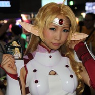 【TGS2015】熱気あふれる一般公開日初日、熱さを吹き飛ばしてくれる美女たちを紹介