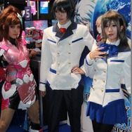 【TGS2015】熱気あふれる一般公開日初日、熱さを吹き飛ばしてくれる美女たちを紹介